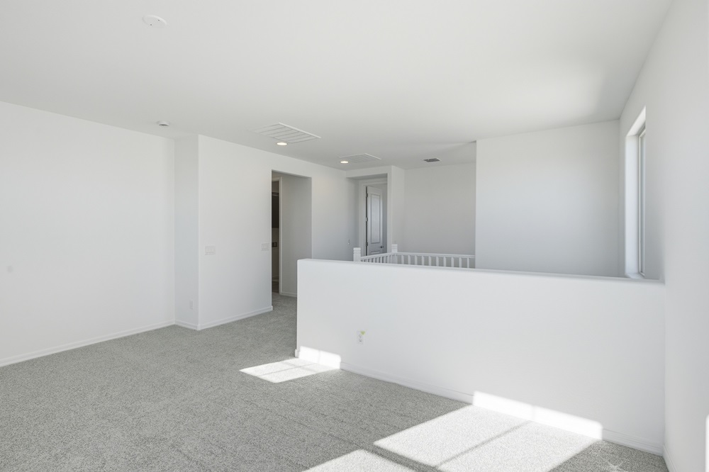 hj-az-phoenix-asante-encore-legacy-lot-74-livingroom-01