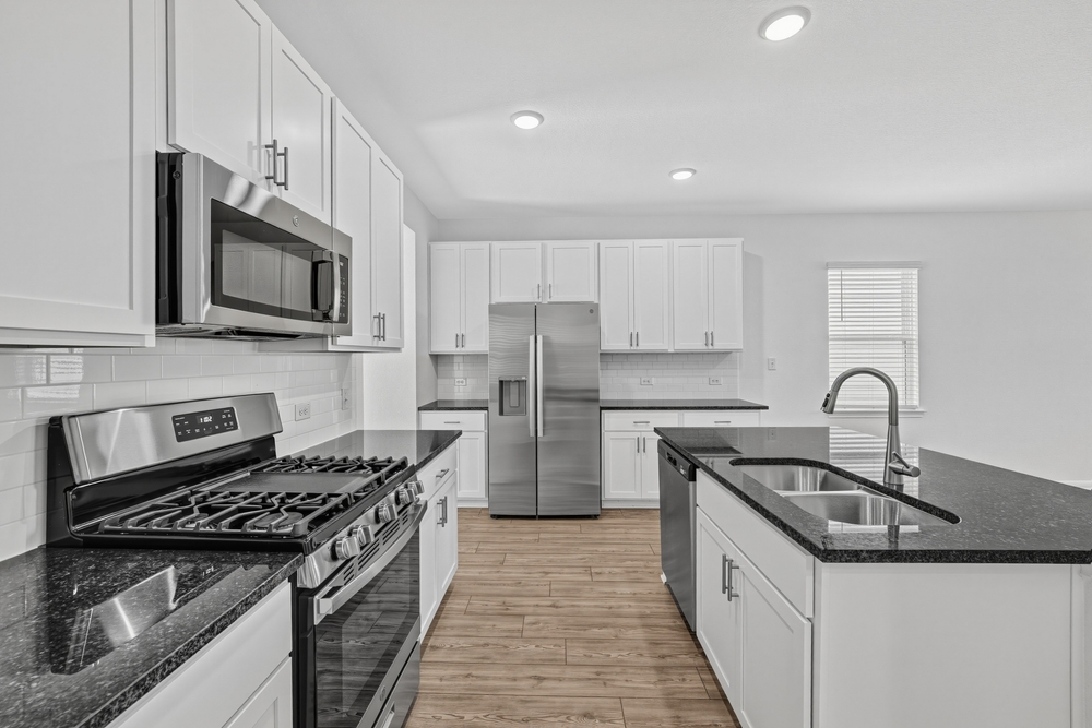 hj-tx-austin-emory-crossing-pheasant-5b-lot-226-kitchen-002