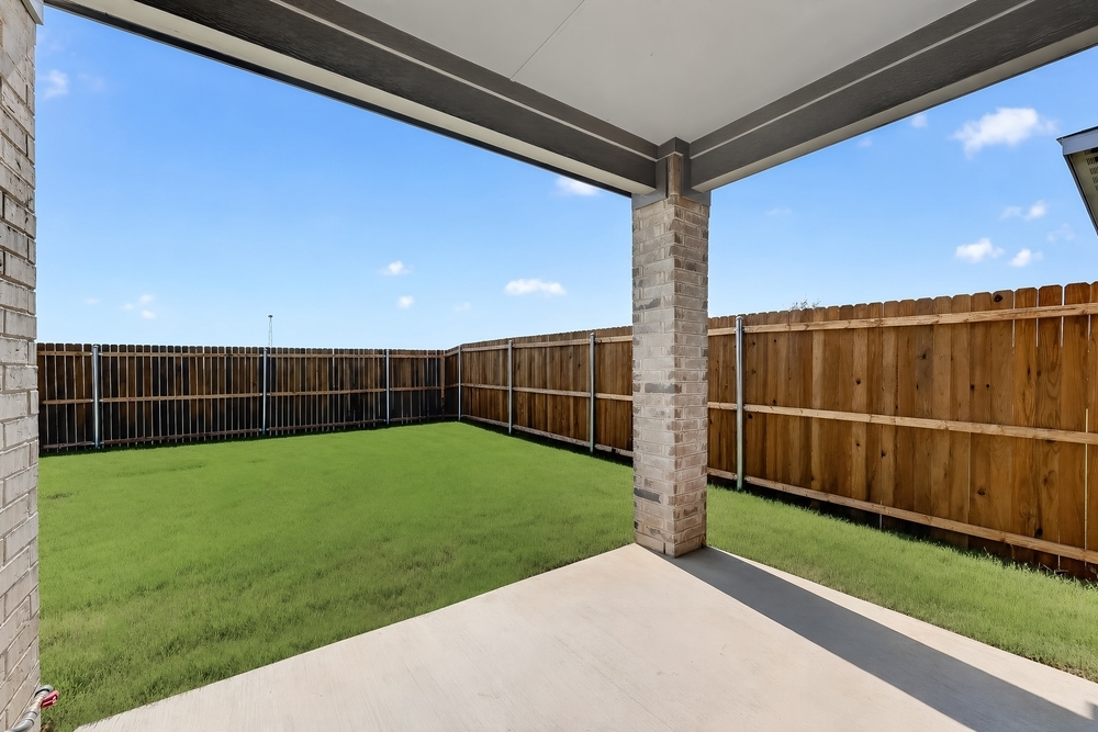 hj-tx-dallas-parks-at-foster-crossing-kyle-lot-11-patio-001
