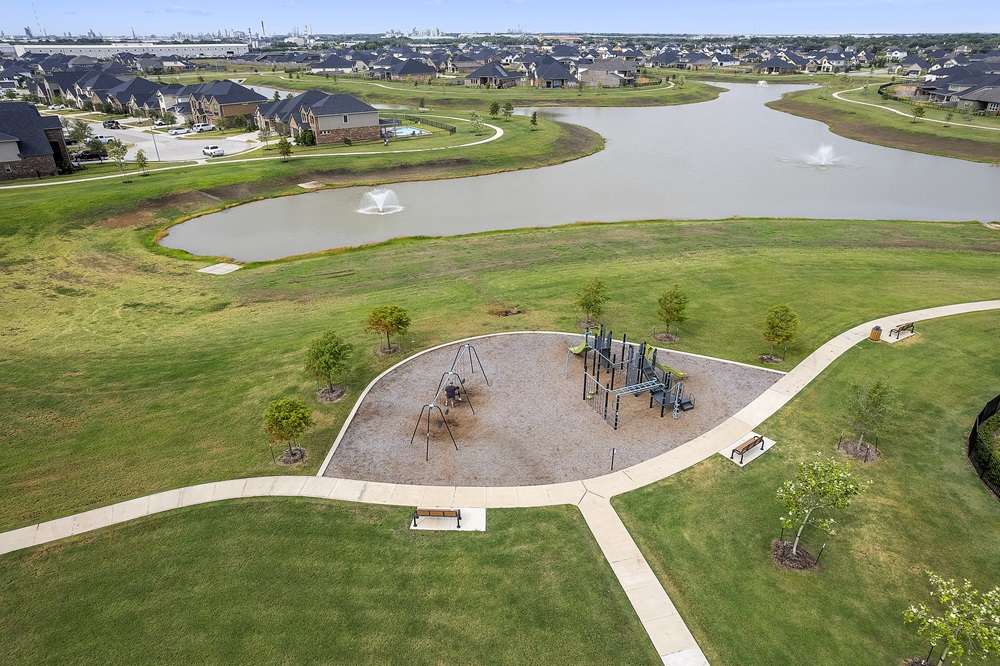 View Photos of Landing 60s Taylor Morrison